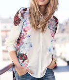 Camisa feminina com estampa de flores